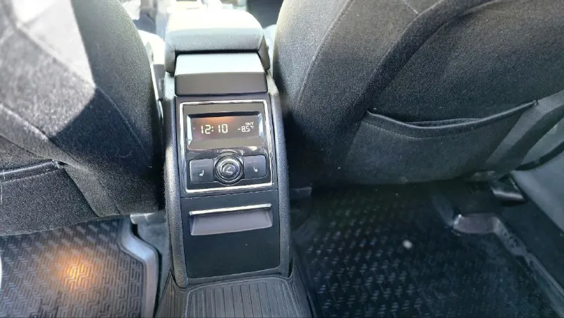 Продаю автомобиль skoda superb 2012 года в отличном состоянии для своих лет. первая регистрация с 2013 года. без дтп. два владельца. пробег 172000 1,8 tsi коробка автомат не пинает. с хорошей комплектацией elegance. автомобиль полностью обслужен. то проходила во время по регламенту. по кузову как на фото гнили ржавчины нет. продажа с полным переоформлением. юридически чист. осмотр г. донецк по договорённости. цена 1.120000 из-за срочности. звонить по номеру телефона +79490881846 или пишите в телеграмм +79496167298. 📲 tg: анна 📞 звоните: +7(949)0881846 - фотография - 7