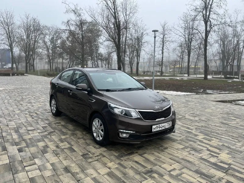 Продам kia rio 2015 год 1.6 мкпп пробег 61000 тыс родной, один единственный собственник состояние автомобиля реально идеальное!не бит не крашен даже бампера в родной краски стёкла все родные включая лобовое отличная комплектация! Датчик света дождя климат контроль подогрев лобового стекла подогрев руля сидений ходовые огни техническая часть состояние близко к новому вложений никаких не требует, осмотр город мариуполь цена 1120000руб по всем вопросам звоните +79490261919 - фотография - 2