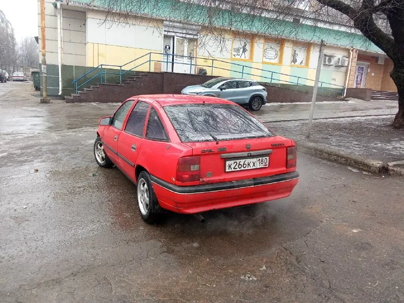 Срочно продам opel вектра а 1989 года 2 литра инжектор на ходу всё работает резина зимняя есть музыка я собственник с переоформлением красивые номера в подарок находится в макеевке цена 140 000 торг пресудстует номер для связи+79495586988 📞 звоните: +7(949)5586988 - фотография - 2