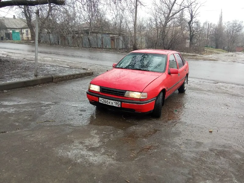 Срочно продам opel вектра а 1989 года 2 литра инжектор на ходу всё работает резина зимняя есть музыка я собственник с переоформлением красивые номера в подарок находится в макеевке цена 140 000 торг пресудстует номер для связи+79495586988 📞 звоните: +7(949)5586988 - фотография - 4