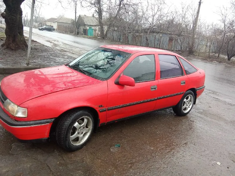 Срочно продам opel вектра а 1989 года 2 литра инжектор на ходу всё работает резина зимняя есть музыка я собственник с переоформлением красивые номера в подарок находится в макеевке цена 140 000 торг пресудстует номер для связи+79495586988 📞 звоните: +7(949)5586988 - фотография - 5