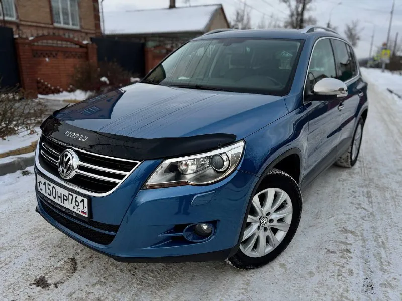 Volkswagen tiguan год 2010 двс 2.0 бензин кпп автомат aisin привод - 4wd пробег 183т. км цена 1.190.000 тел +79497309912 город мариуполь тигуанчик в отличном состоянии, кузов и несущие части без ржавчины и гнили вагавских болячек нет! двигатель не дымит не троит! кпп автомат надежный гидротрансформатор aisin переключает идеально! кожаный салон в хорошем состоянии чистый и приятный резина зима✅ полный привод 4 motion авто вложений не требует! масла фильтра поменяны! документы в полном порядке! доп инфо по тел +79497309912 николай - фотография - 1