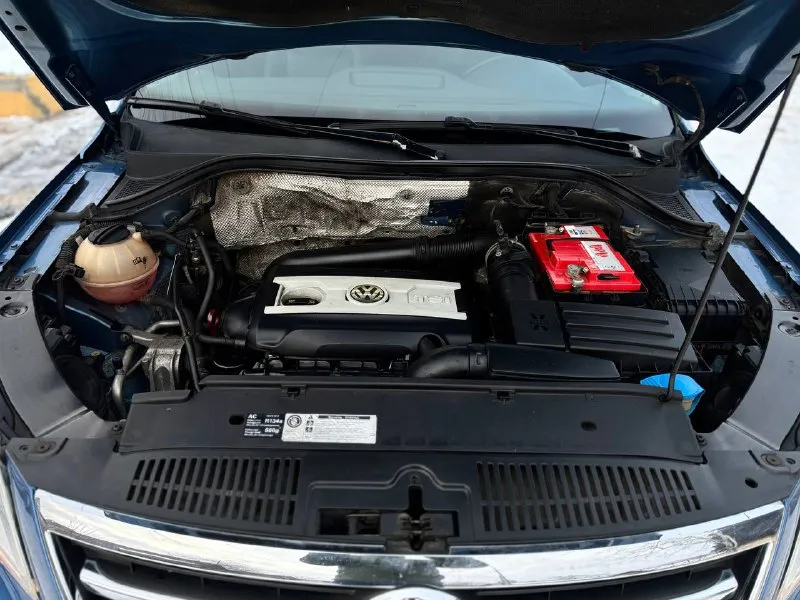 Volkswagen tiguan год 2010 двс 2.0 бензин кпп автомат aisin привод - 4wd пробег 183т. км цена 1.190.000 тел +79497309912 город мариуполь тигуанчик в отличном состоянии, кузов и несущие части без ржавчины и гнили вагавских болячек нет! двигатель не дымит не троит! кпп автомат надежный гидротрансформатор aisin переключает идеально! кожаный салон в хорошем состоянии чистый и приятный резина зима✅ полный привод 4 motion авто вложений не требует! масла фильтра поменяны! документы в полном порядке! доп инфо по тел +79497309912 николай - фотография - 10