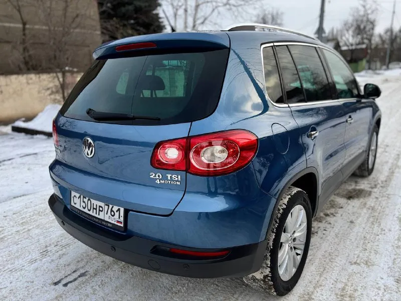 Volkswagen tiguan год 2010 двс 2.0 бензин кпп автомат aisin привод - 4wd пробег 183т. км цена 1.190.000 тел +79497309912 город мариуполь тигуанчик в отличном состоянии, кузов и несущие части без ржавчины и гнили вагавских болячек нет! двигатель не дымит не троит! кпп автомат надежный гидротрансформатор aisin переключает идеально! кожаный салон в хорошем состоянии чистый и приятный резина зима✅ полный привод 4 motion авто вложений не требует! масла фильтра поменяны! документы в полном порядке! доп инфо по тел +79497309912 николай - фотография - 4