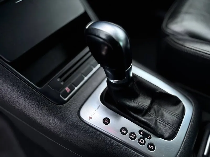 Volkswagen tiguan год 2010 двс 2.0 бензин кпп автомат aisin привод - 4wd пробег 183т. км цена 1.190.000 тел +79497309912 город мариуполь тигуанчик в отличном состоянии, кузов и несущие части без ржавчины и гнили вагавских болячек нет! двигатель не дымит не троит! кпп автомат надежный гидротрансформатор aisin переключает идеально! кожаный салон в хорошем состоянии чистый и приятный резина зима✅ полный привод 4 motion авто вложений не требует! масла фильтра поменяны! документы в полном порядке! доп инфо по тел +79497309912 николай - фотография - 8