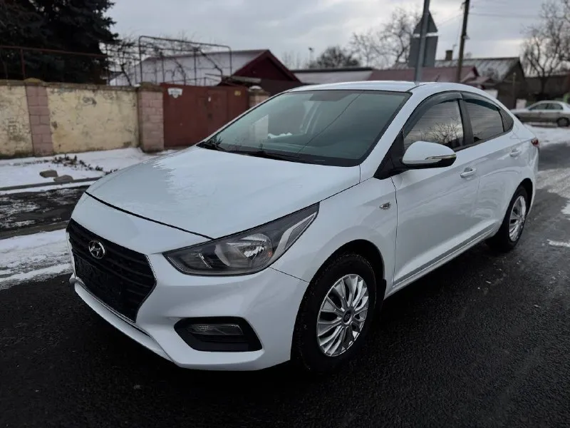 Hyundai solaris год 2019 двс 1.4бенз кпп автомат пробег 98т город мариуполь +79497309912 цена 1.100.000 кузов ровный в отличном состоянии не ржавый, двигатель работает отлично, автомат не пинает переключает без пинков и рывков, ходовая не стучит вся взбитая, салон чистый и опрятный, новая резина зимняя шипы. документы в полном порядке! пройден тех осмотр!для переоформления в гаи диагностическая карта на руках. небольшой торг - фотография - 1
