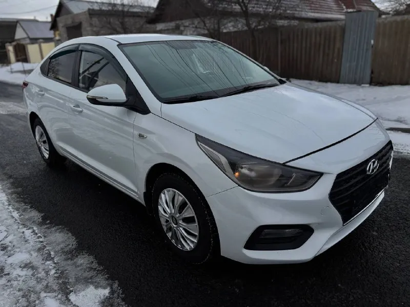 Hyundai solaris год 2019 двс 1.4бенз кпп автомат пробег 98т город мариуполь +79497309912 цена 1.100.000 кузов ровный в отличном состоянии не ржавый, двигатель работает отлично, автомат не пинает переключает без пинков и рывков, ходовая не стучит вся взбитая, салон чистый и опрятный, новая резина зимняя шипы. документы в полном порядке! пройден тех осмотр!для переоформления в гаи диагностическая карта на руках. небольшой торг - фотография - 2