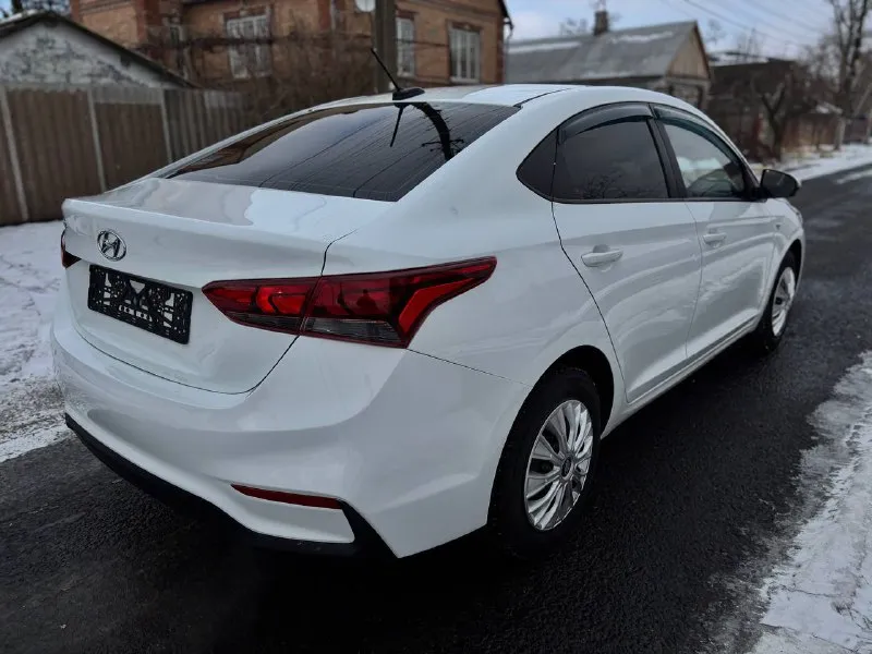 Hyundai solaris год 2019 двс 1.4бенз кпп автомат пробег 98т город мариуполь +79497309912 цена 1.100.000 кузов ровный в отличном состоянии не ржавый, двигатель работает отлично, автомат не пинает переключает без пинков и рывков, ходовая не стучит вся взбитая, салон чистый и опрятный, новая резина зимняя шипы. документы в полном порядке! пройден тех осмотр!для переоформления в гаи диагностическая карта на руках. небольшой торг - фотография - 3