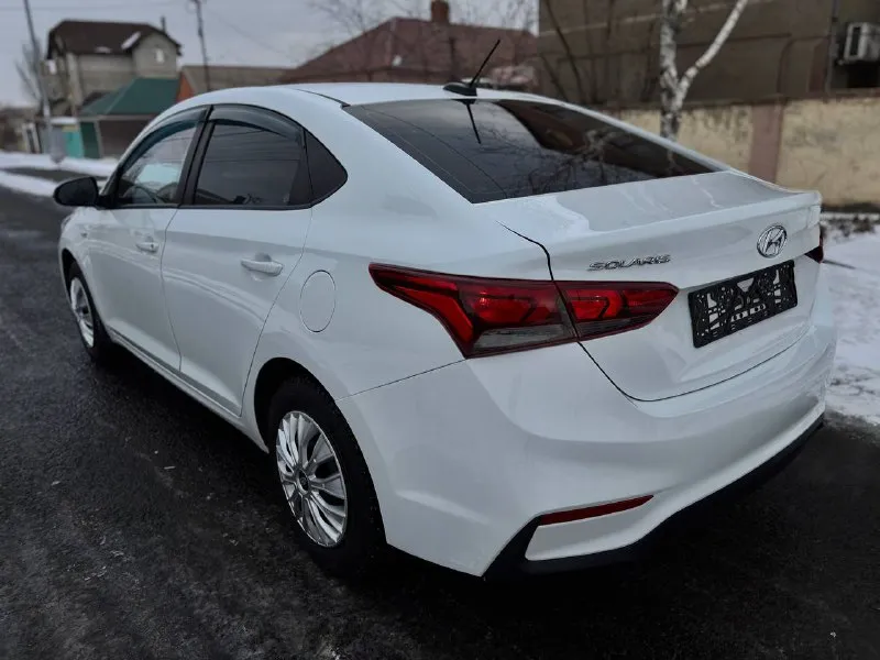 Hyundai solaris год 2019 двс 1.4бенз кпп автомат пробег 98т город мариуполь +79497309912 цена 1.100.000 кузов ровный в отличном состоянии не ржавый, двигатель работает отлично, автомат не пинает переключает без пинков и рывков, ходовая не стучит вся взбитая, салон чистый и опрятный, новая резина зимняя шипы. документы в полном порядке! пройден тех осмотр!для переоформления в гаи диагностическая карта на руках. небольшой торг - фотография - 4
