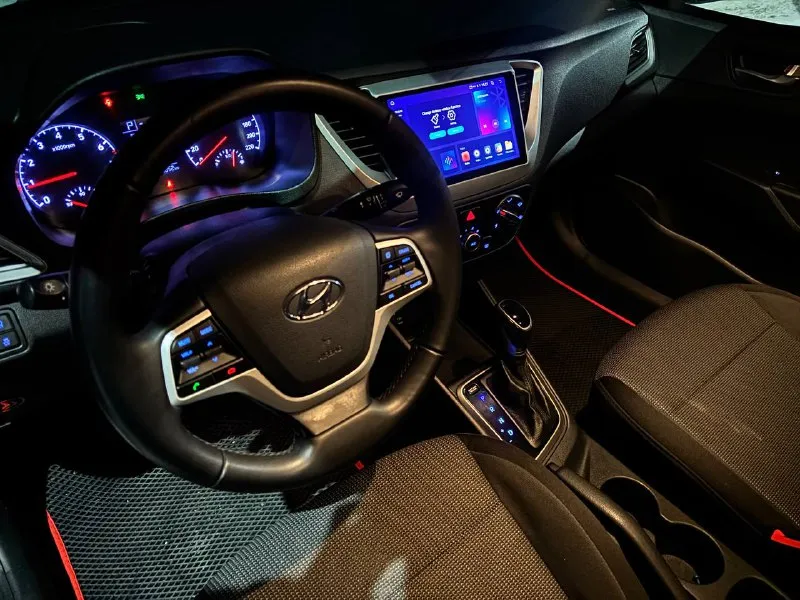 Hyundai solaris год 2019 двс 1.4бенз кпп автомат пробег 98т город мариуполь +79497309912 цена 1.100.000 кузов ровный в отличном состоянии не ржавый, двигатель работает отлично, автомат не пинает переключает без пинков и рывков, ходовая не стучит вся взбитая, салон чистый и опрятный, новая резина зимняя шипы. документы в полном порядке! пройден тех осмотр!для переоформления в гаи диагностическая карта на руках. небольшой торг - фотография - 8