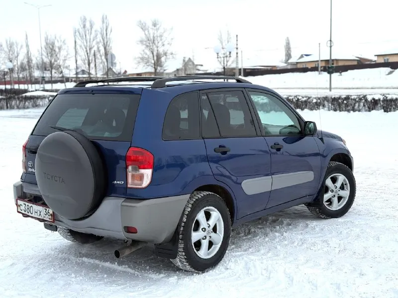 В продаже toyota rav4, двигатель - 2.0 л (1azfe) неубиваемый агрегат с цепным грм (20.10.2025) произведена замена цепи, роликов, помпы и т. д. автомат 4-х ступенчатый. , вечный, переключает отлично, . частичная замена масла - (25.08.2025) постоянный полный привод. расход : 10,5-12,5 л. в редчайшем состоянии, заводской окрас всего кузова, каждый элемент имеет маркировку (vin) остекление родное включая даже лобовое! птс оригинальный. , 12 лет находится в одной семье. сборка (япония) для рынка usa. резина зимняя, новая, летняя на иных литых дисках в комплекте. техосмотр пройден. авто готово к оформлению. контакты : +7 (949) 363-52-68 (есть «telegram») цена : 850,000 рублей. обмен не рассматриваю. территориально находится в г макеевка (центр) варианты рассрочки и т. д и т. п не предоставляю. 📞 🇷🇺 звоните: +79493635268 - фотография - 3