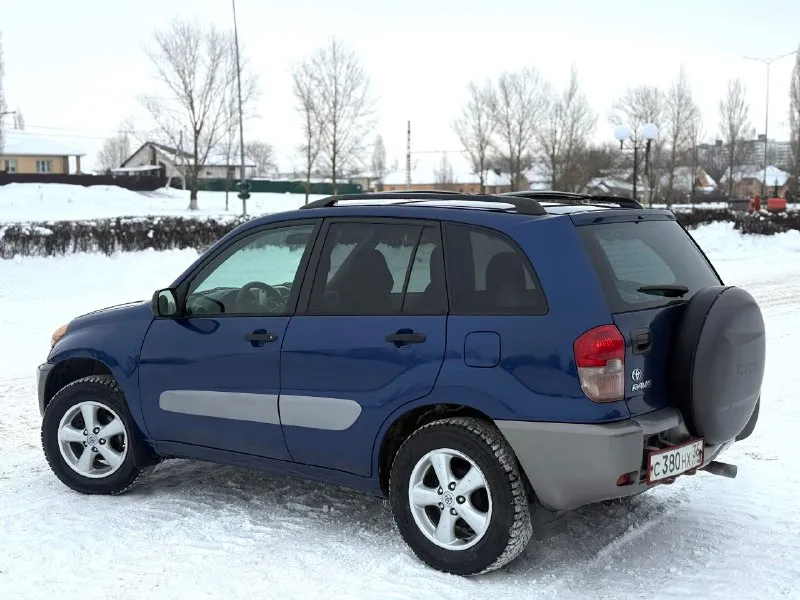 В продаже toyota rav4, двигатель - 2.0 л (1azfe) неубиваемый агрегат с цепным грм (20.10.2025) произведена замена цепи, роликов, помпы и т. д. автомат 4-х ступенчатый. , вечный, переключает отлично, . частичная замена масла - (25.08.2025) постоянный полный привод. расход : 10,5-12,5 л. в редчайшем состоянии, заводской окрас всего кузова, каждый элемент имеет маркировку (vin) остекление родное включая даже лобовое! птс оригинальный. , 12 лет находится в одной семье. сборка (япония) для рынка usa. резина зимняя, новая, летняя на иных литых дисках в комплекте. техосмотр пройден. авто готово к оформлению. контакты : +7 (949) 363-52-68 (есть «telegram») цена : 850,000 рублей. обмен не рассматриваю. территориально находится в г макеевка (центр) варианты рассрочки и т. д и т. п не предоставляю. 📞 🇷🇺 звоните: +79493635268 - фотография - 7