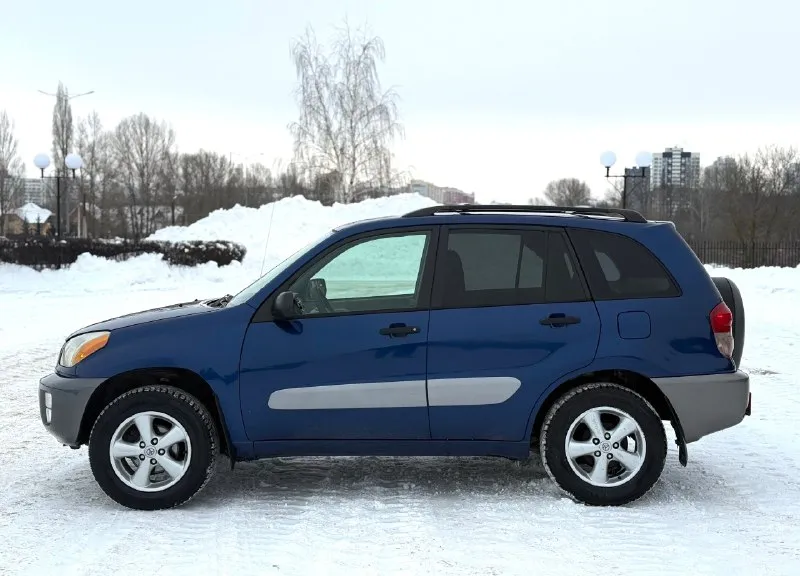 В продаже toyota rav4, двигатель - 2.0 л (1azfe) неубиваемый агрегат с цепным грм (20.10.2025) произведена замена цепи, роликов, помпы и т. д. автомат 4-х ступенчатый. , вечный, переключает отлично, . частичная замена масла - (25.08.2025) постоянный полный привод. расход : 10,5-12,5 л. в редчайшем состоянии, заводской окрас всего кузова, каждый элемент имеет маркировку (vin) остекление родное включая даже лобовое! птс оригинальный. , 12 лет находится в одной семье. сборка (япония) для рынка usa. резина зимняя, новая, летняя на иных литых дисках в комплекте. техосмотр пройден. авто готово к оформлению. контакты : +7 (949) 363-52-68 (есть «telegram») цена : 850,000 рублей. обмен не рассматриваю. территориально находится в г макеевка (центр) варианты рассрочки и т. д и т. п не предоставляю. 📞 🇷🇺 звоните: +79493635268 - фотография - 8