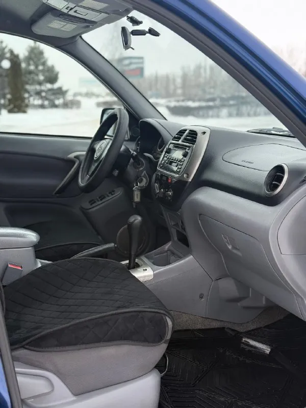 В продаже toyota rav4, двигатель - 2.0 л (1azfe) неубиваемый агрегат с цепным грм (20.10.2025) произведена замена цепи, роликов, помпы и т. д. автомат 4-х ступенчатый. , вечный, переключает отлично, . частичная замена масла - (25.08.2025) постоянный полный привод. расход : 10,5-12,5 л. в редчайшем состоянии, заводской окрас всего кузова, каждый элемент имеет маркировку (vin) остекление родное включая даже лобовое! птс оригинальный. , 12 лет находится в одной семье. сборка (япония) для рынка usa. резина зимняя, новая, летняя на иных литых дисках в комплекте. техосмотр пройден. авто готово к оформлению. контакты : +7 (949) 363-52-68 (есть «telegram») цена : 850,000 рублей. обмен не рассматриваю. территориально находится в г макеевка (центр) варианты рассрочки и т. д и т. п не предоставляю. 📞 🇷🇺 звоните: +79493635268 - фотография - 9