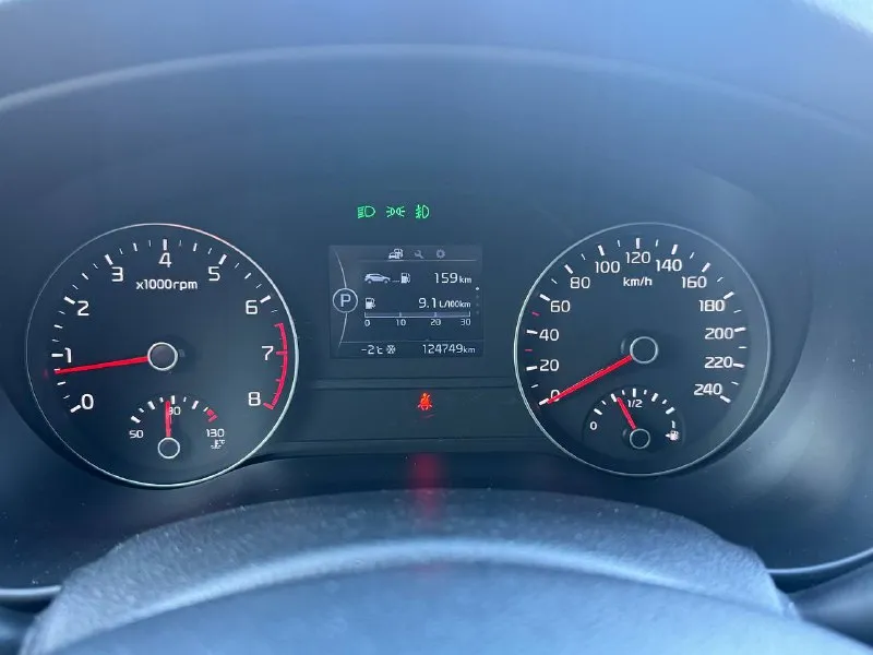 Kia sportage официал 1 хозяин 2018 год выпуска двигатель 2.0 бензин коробка автомат автомобиль в отличном состоянии, абсолютно не какого вложения не требует ! хорошая комплектация, раздельный климат-контроль, круиз контроль, датчик света, датчик дождя, подогревы сидений передних, и задних, многофункциональная магнитола android громкая связь, сигнализация starline с автозапуском и много другого ! с документами полный порядок, продажа с подным переоформлением в мрэо г. донецк или по договорености ! цена 1.850тыс. ₽ торг. (возможен обмен а также продажа в кредит ) звоните остальное по тел. +79495210885 - фотография - 10