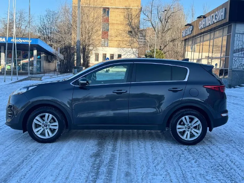 Kia sportage официал 1 хозяин 2018 год выпуска двигатель 2.0 бензин коробка автомат автомобиль в отличном состоянии, абсолютно не какого вложения не требует ! хорошая комплектация, раздельный климат-контроль, круиз контроль, датчик света, датчик дождя, подогревы сидений передних, и задних, многофункциональная магнитола android громкая связь, сигнализация starline с автозапуском и много другого ! с документами полный порядок, продажа с подным переоформлением в мрэо г. донецк или по договорености ! цена 1.850тыс. ₽ торг. (возможен обмен а также продажа в кредит ) звоните остальное по тел. +79495210885 - фотография - 2
