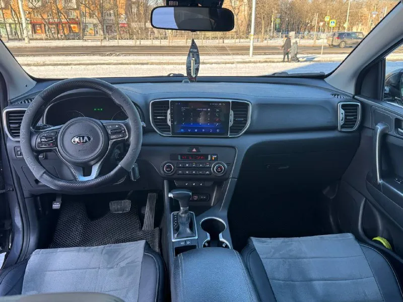 Kia sportage официал 1 хозяин 2018 год выпуска двигатель 2.0 бензин коробка автомат автомобиль в отличном состоянии, абсолютно не какого вложения не требует ! хорошая комплектация, раздельный климат-контроль, круиз контроль, датчик света, датчик дождя, подогревы сидений передних, и задних, многофункциональная магнитола android громкая связь, сигнализация starline с автозапуском и много другого ! с документами полный порядок, продажа с подным переоформлением в мрэо г. донецк или по договорености ! цена 1.850тыс. ₽ торг. (возможен обмен а также продажа в кредит ) звоните остальное по тел. +79495210885 - фотография - 9