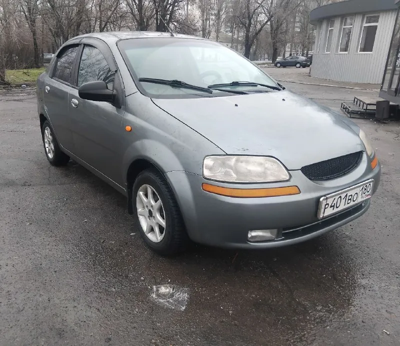 Продаю chevrolet aveo 2005 г. в. пробег 220т. км. установлен газ!(вписан) фаркоп (вписан) машина не пригонялась, покупалась и эксплуатировалась в донецкой области двигатель 1.5 8-ми клапанный, простой и надёжный, ❗️только после капитального ремонта!❗️ блок точился, поршневая новая. ремень, ролик грм и помпа также новые, . масло ravenol 10w40 антифриз higway машина на легкосплавных дисках и зимней резине goodyear по ходовой и кпп вопросов нет не гнилая я хозяин по документам, переоформление в мрэо, диагностическая карта есть! машина находится в донецке кировский р-н +79494083441 цена 385.000 торг. - фотография - 6