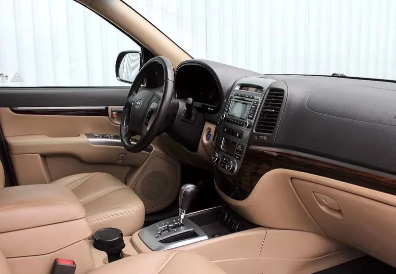 Продам hyundai santa fe 2.4 бензин/газ год выпуска 2011 состояние идеальное. не бит не крашен без вмятин царапин и рыжиков сервисные книги. кнопка star - stop люк без ключевой доступ вложений не требует! любое оформление! салон молочный не затертый не порваный резина хорошая pirelli авто полностью обслужена до мелочей работает ровно. коробка переключает идеально климат контроль работает все жидкости заменены! стекла все родные каждая кнопка работает) цена 1.385₽ +7-949-794-46-27 остольные вопросы по телефону звоните в любое время. 📲 tg: евгений 📞 звоните: +7(949)7944627 - фотография - 5