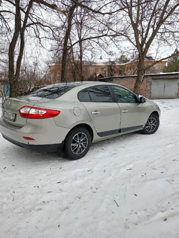 Продам renault fluence 2013г. , дв 1.6, акпп полноценный автомат не вариатор, пробег: 202тыс. км. авто без дтп в хорошей комплектации, есть все для комфортной езды, по ходовым качествам все отличной без посторонних звуков, также установленная камера заднего вида, парктроники, с документами порядок, с переоформлением, осмотр г. енакиево, цена: 620тыс. руб. разумный торг у капота, телефон: +79496270734 - фотография - 4