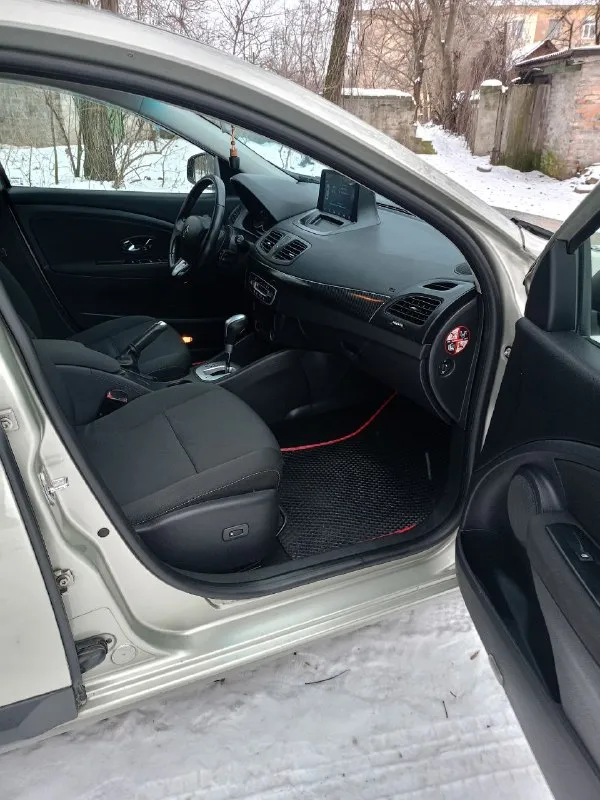 Продам renault fluence 2013г. , дв 1.6, акпп полноценный автомат не вариатор, пробег: 202тыс. км. авто без дтп в хорошей комплектации, есть все для комфортной езды, по ходовым качествам все отличной без посторонних звуков, также установленная камера заднего вида, парктроники, с документами порядок, с переоформлением, осмотр г. енакиево, цена: 620тыс. руб. разумный торг у капота, телефон: +79496270734 - фотография - 7