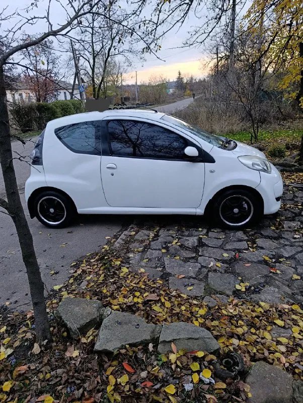 Продам citroen c1,2011 года, коробка робот, без нареканий, объем литр, ходовка, коробка, двигатель обслужены, кондиционер работает, есть нюансы по кузову, второй комплект колес, торг, цена 380000р, тел +79493992964 енакиево 📞 звоните: +7(949)3992964 - фотография - 3