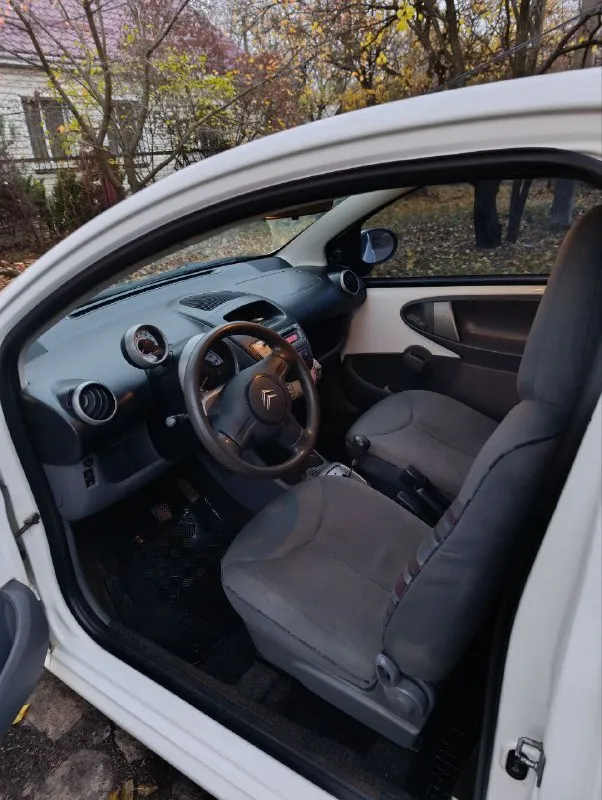 Продам citroen c1,2011 года, коробка робот, без нареканий, объем литр, ходовка, коробка, двигатель обслужены, кондиционер работает, есть нюансы по кузову, второй комплект колес, торг, цена 380000р, тел +79493992964 енакиево 📞 звоните: +7(949)3992964 - фотография - 6