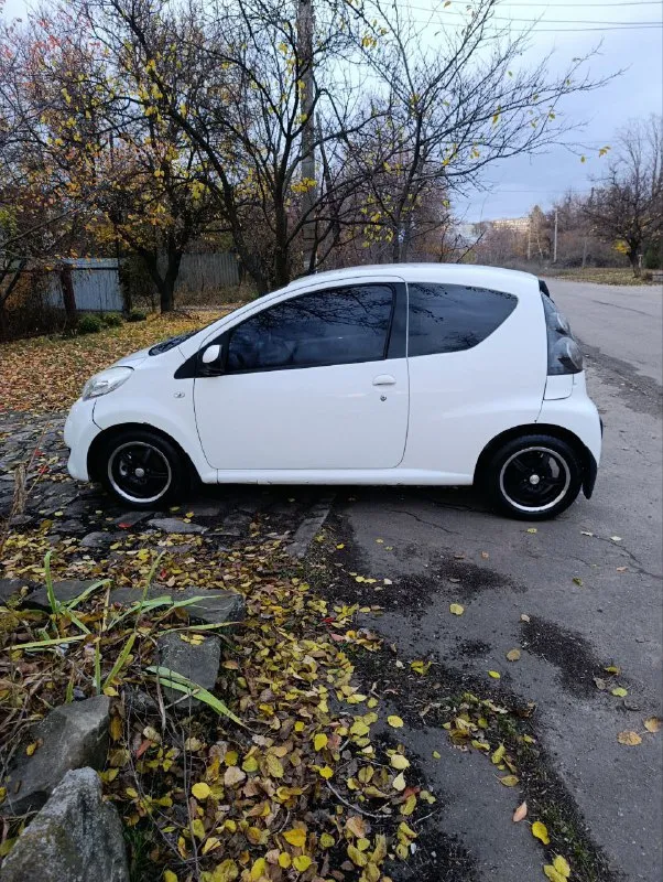 Продам citroen c1,2011 года, коробка робот, без нареканий, объем литр, ходовка, коробка, двигатель обслужены, кондиционер работает, есть нюансы по кузову, второй комплект колес, торг, цена 380000р, тел +79493992964 енакиево 📞 звоните: +7(949)3992964 - фотография - 7