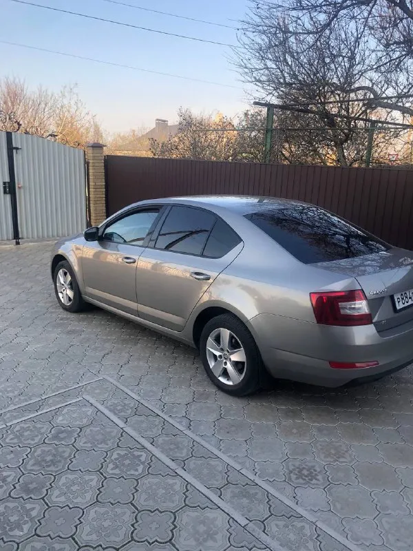 Продам шкоды октавия а7 в хорошем состоянии. 11/2016. 1.6 ат. пробег 211 тыс. надежный автомобиль без вложений. цена 1.390т. ☎️+79497141750 - фотография - 2