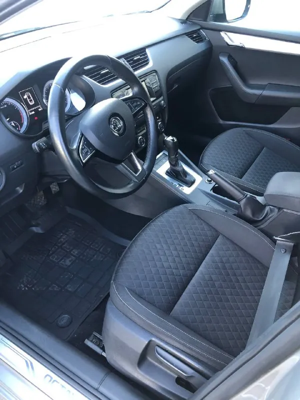 Продам шкоды октавия а7 в хорошем состоянии. 11/2016. 1.6 ат. пробег 211 тыс. надежный автомобиль без вложений. цена 1.390т. ☎️+79497141750 - фотография - 4