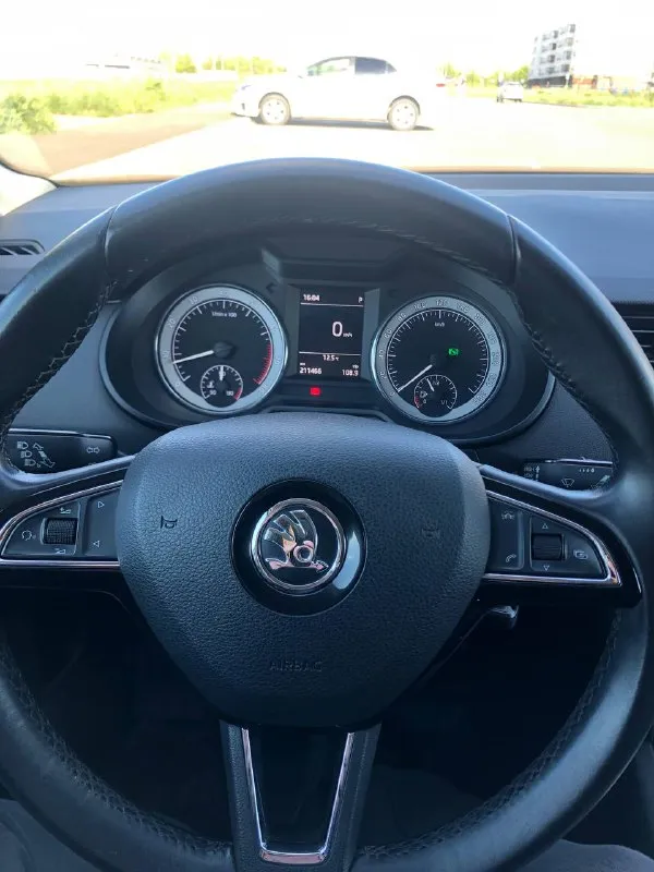 Продам шкоды октавия а7 в хорошем состоянии. 11/2016. 1.6 ат. пробег 211 тыс. надежный автомобиль без вложений. цена 1.390т. ☎️+79497141750 - фотография - 6