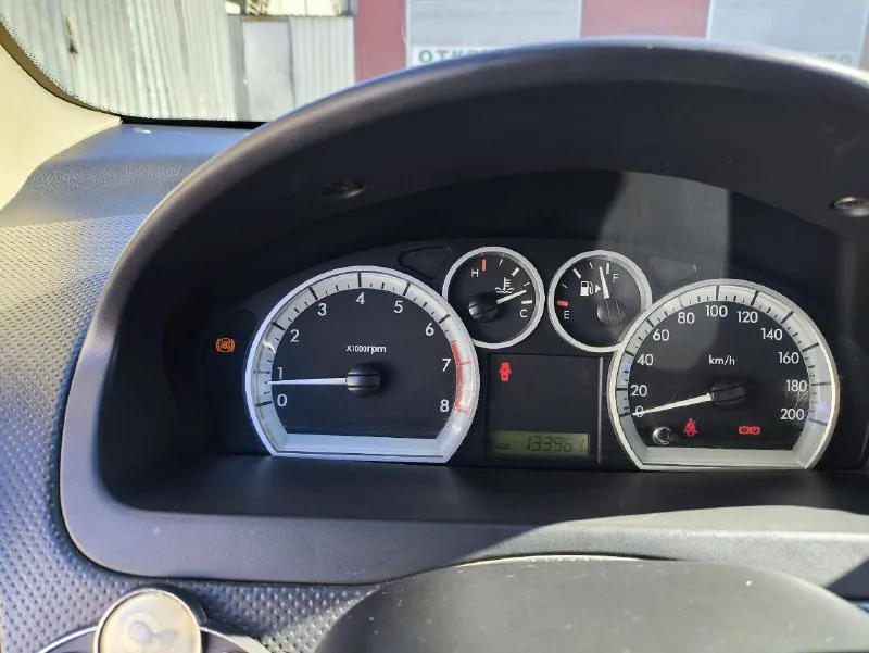 Chevrolet aveo 2008 года, двигатель 1.6 mt (109 л. с.). достаточно редкая комплектация в плане мощности двигателя, едет бодро. я 2-й владелец, с 2024 года, до этого, с 2011 года была в эксплуатации у отца. гаражное хранение с 2011 года. обслуживалась регулярно, замена жидкостей производилась своевременно, за год эксплуатации были поменяно многое ( бензонасос, реле зажигания, свечи, прокладка двигателя, тормозные колодки в круг, газовый редуктор) установлено гбо которое вписано в птс, всё законно. кондиционер и печка работают! по днищу нет никаких нареканий, ничего не стучит, не гремит. по кузову есть нюансы, которые видно на фото, ничего не скрываю. не дтп! установлена магнитола teyes cc3l 4+32gb + камера заднего вида teyes ahd 1080р+ 4 новые колонки, установлена сигнализация. прилагается комплект летней резины, которой нет и года, протекторы как новые. зимняя резина тоже в полном порядке адекватному и реальному покупателю обоснованный торг у капота! ✅2008 год, пробег 133 000 тыс км. ✅электро регулировка зеркал ✅задние парктроники ✅камера заднего вида ✅магнитола teyes cc3l ✅комплект летней резины + зима ✅кондиционер ✅электро стеклоподъемники ✅без залогов и ограничений ✅зеленая автотека ✅2 комплекта ключей ✅сигнализация цена 530 тыс рублей +7 949 794 14 99 - фотография - 10