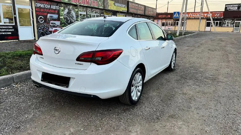 Opel astra j 2014 год 1,4 турбо бензин автомат полноценный! пробег 163 тыс км без дтп! космо комплектация подогрев руля и сидений климат. два ключа обслужена цена 850 000 руб тел +79493153370 - фотография - 6