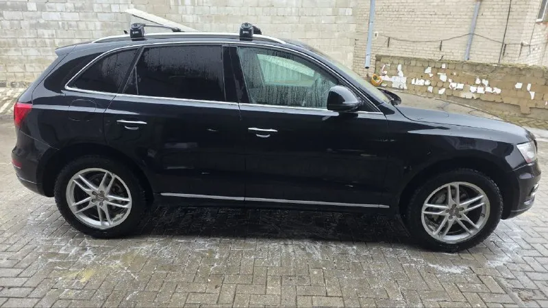 Продам audi q5 2014г. двигатель 2.0 бензин коробка 8 ступенчатый автомат пробег 225 т. полный привод quattro очень хорошая комплектация: датчики света, дождя, слепых зон, 3 зоный климат, сиденья на электроприводе водительское с памятью, полная мультимедиа, электропривод багажника, кожаный салон, панорама с люком безключевой доступ все 4 двери, кнопка старт/стоп и т. д. в автомобиле все стекла родные вся безопасность на месте. +79493306962 андрей цена 2 000 000р. 📞 звоните: +7(949)3306962 - фотография - 10