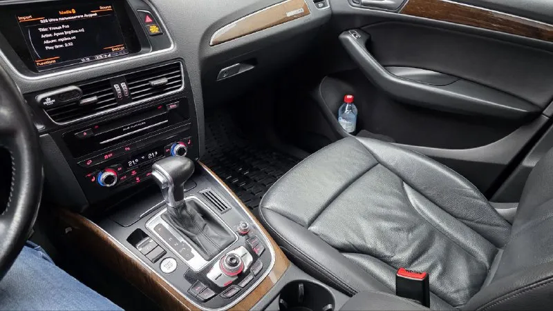 Продам audi q5 2014г. двигатель 2.0 бензин коробка 8 ступенчатый автомат пробег 225 т. полный привод quattro очень хорошая комплектация: датчики света, дождя, слепых зон, 3 зоный климат, сиденья на электроприводе водительское с памятью, полная мультимедиа, электропривод багажника, кожаный салон, панорама с люком безключевой доступ все 4 двери, кнопка старт/стоп и т. д. в автомобиле все стекла родные вся безопасность на месте. +79493306962 андрей цена 2 000 000р. 📞 звоните: +7(949)3306962 - фотография - 4