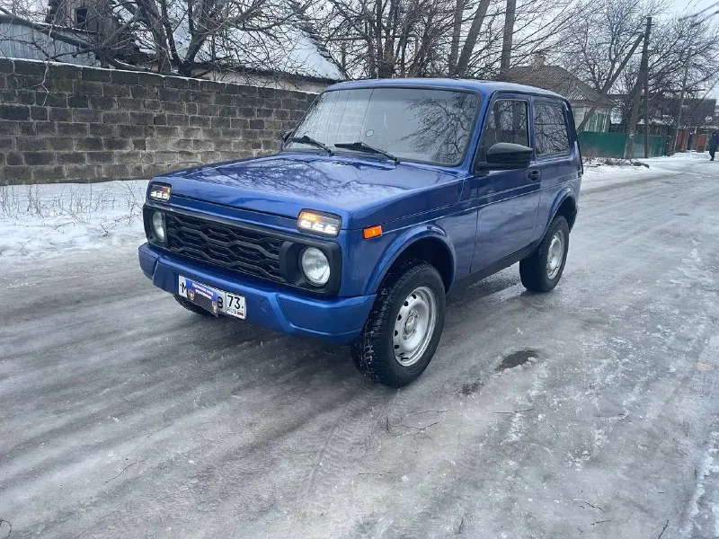Продам lada niva 4x4 2012 года выпуска по кузову автомобиль в отличном состоянии. дно, лонжероны и пороги замечательные. салон ухожен, музыка. ходовая часть исправна. по двигателю, коробке и раздатке вопросов нет. не троит, не дымит, не хрустит и не выбивает ничего. всё включается как положено. электрика вся работает. документы в порядке, есть техосмотр! осмотр город харцызск цена 445т. р торг телефон (telegram, whatsapp) +79496994520 - фотография - 5