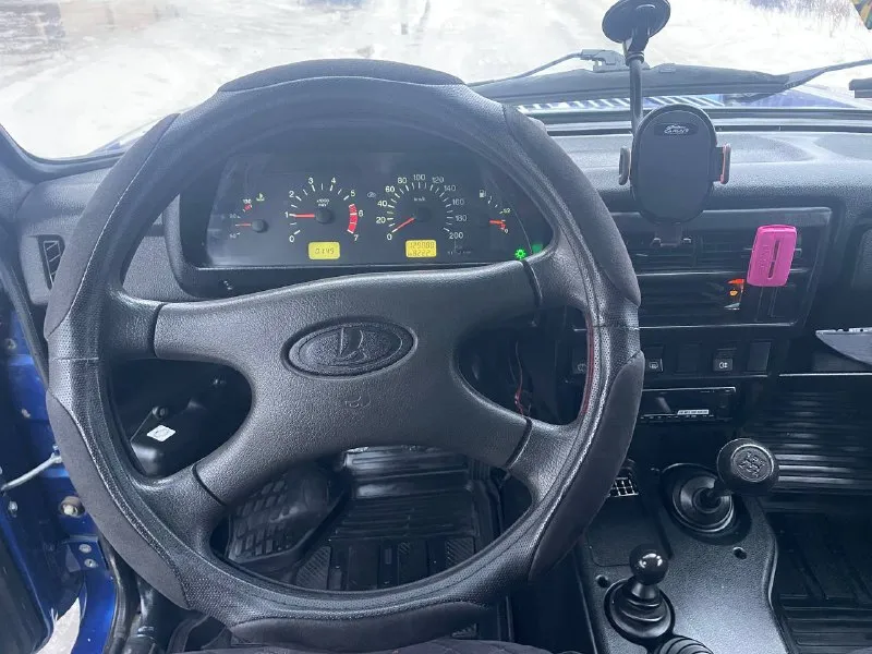 Продам lada niva 4x4 2012 года выпуска по кузову автомобиль в отличном состоянии. дно, лонжероны и пороги замечательные. салон ухожен, музыка. ходовая часть исправна. по двигателю, коробке и раздатке вопросов нет. не троит, не дымит, не хрустит и не выбивает ничего. всё включается как положено. электрика вся работает. документы в порядке, есть техосмотр! осмотр город харцызск цена 445т. р торг телефон (telegram, whatsapp) +79496994520 - фотография - 6