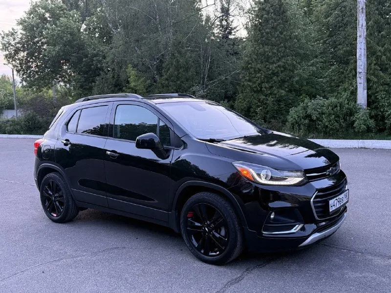 Chevrolet trax 2018 года в максимальной комплектации. двигатель 1,4 турбо.6‑ступенчатая автоматическая коробка передач. пробег 99000км. кондиционер, круиз‑контроль, люк, мультимедийная система с сенсорным экраном, поддержкой apple carplay и android auto, акустика bose, камера заднего вида, система стабилизации (esp), 6 подушек безопасности, светодиодные ходовые огни, рейлинги на крыше, легкосплавные диски r18. собственник. макеевка. 8949 862 10 50. цена 1.600 📞 звоните: +7(949)8621050 - фотография - 3