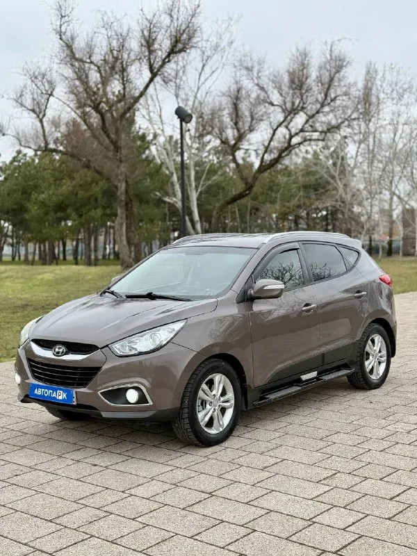 🇰🇵 hyundai ix35 💰цена: 1 120 000р 🏢город: мариуполь 📅год выпуска: 2012 🗒️пробег: 199 945 км. ⚙️двигатель: 2.0 ⛽топливо: бензин ⚙️кпп: автомат 📞 телефон: +7-949-727-41-51 +7-949-551-91-52 +7-989-263-55-56 💾 описание: ✅ отличное состояние ✅ кузов без ржавчины ✅ техническая часть на 5+ ✅ красивый цвет 🔥 отличная комплектация: ❄️ двухзонный климат-контроль, подогрев всех сидений, бортовой компьютер, кожаный мульти-руль, ксенон, птф, полный электропакет, камера заднего вида, задний парктроник, помощь при спуске, складывание зеркал, оригинальные литые диски, хорошая зимняя резина, сигнализация с автозапуском. 🏦 возможна продажа в кредит по двум документам. улица шевченко 269 - фотография - 1
