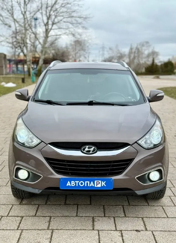 🇰🇵 hyundai ix35 💰цена: 1 120 000р 🏢город: мариуполь 📅год выпуска: 2012 🗒️пробег: 199 945 км. ⚙️двигатель: 2.0 ⛽топливо: бензин ⚙️кпп: автомат 📞 телефон: +7-949-727-41-51 +7-949-551-91-52 +7-989-263-55-56 💾 описание: ✅ отличное состояние ✅ кузов без ржавчины ✅ техническая часть на 5+ ✅ красивый цвет 🔥 отличная комплектация: ❄️ двухзонный климат-контроль, подогрев всех сидений, бортовой компьютер, кожаный мульти-руль, ксенон, птф, полный электропакет, камера заднего вида, задний парктроник, помощь при спуске, складывание зеркал, оригинальные литые диски, хорошая зимняя резина, сигнализация с автозапуском. 🏦 возможна продажа в кредит по двум документам. улица шевченко 269 - фотография - 2