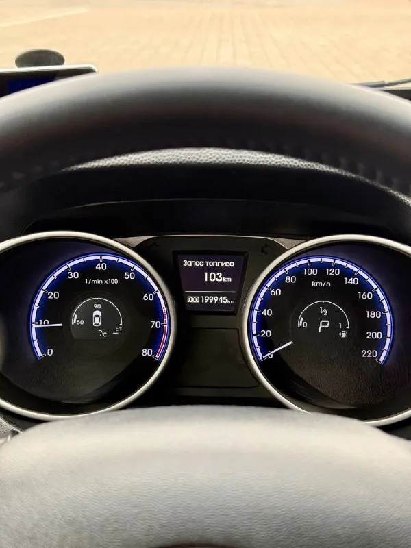🇰🇵 hyundai ix35 💰цена: 1 120 000р 🏢город: мариуполь 📅год выпуска: 2012 🗒️пробег: 199 945 км. ⚙️двигатель: 2.0 ⛽топливо: бензин ⚙️кпп: автомат 📞 телефон: +7-949-727-41-51 +7-949-551-91-52 +7-989-263-55-56 💾 описание: ✅ отличное состояние ✅ кузов без ржавчины ✅ техническая часть на 5+ ✅ красивый цвет 🔥 отличная комплектация: ❄️ двухзонный климат-контроль, подогрев всех сидений, бортовой компьютер, кожаный мульти-руль, ксенон, птф, полный электропакет, камера заднего вида, задний парктроник, помощь при спуске, складывание зеркал, оригинальные литые диски, хорошая зимняя резина, сигнализация с автозапуском. 🏦 возможна продажа в кредит по двум документам. улица шевченко 269 - фотография - 9