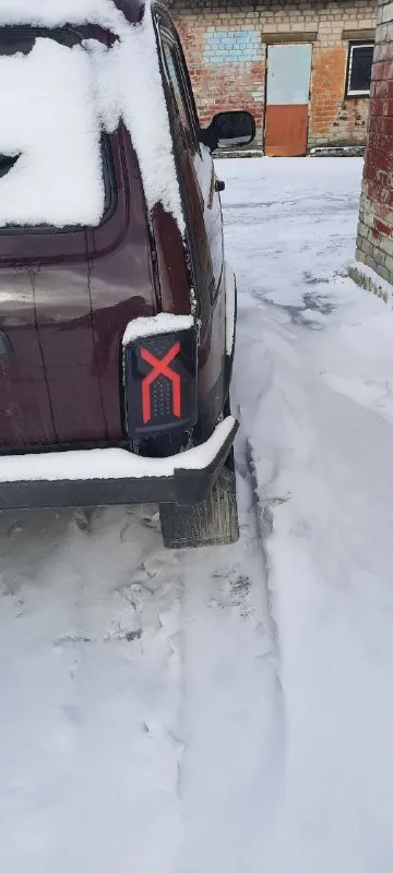 Нива 2011года, инжектор, гур. в очень хорошем состоянии. по ходовой:замена амортизаторов, подшипников, резинок и тд. по мотору:масло, антифриз, распредвал с кулаками, цепь. и тд двигатель масло не расходует абсолютно, антифриз никуда не уходит. всё работает, переключается, моргает, светит. , дует итд. прошу 375тыс торг у капота. дебальцево. +79490086401 📲 tg: aza asa 📞 звоните: +7(949)0086401 - фотография - 5