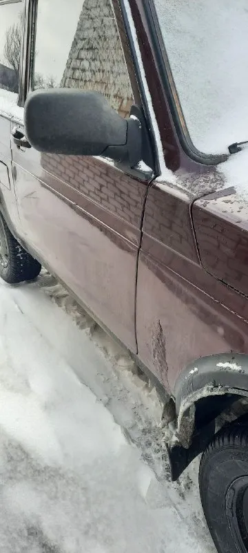 Нива 2011года, инжектор, гур. в очень хорошем состоянии. по ходовой:замена амортизаторов, подшипников, резинок и тд. по мотору:масло, антифриз, распредвал с кулаками, цепь. и тд двигатель масло не расходует абсолютно, антифриз никуда не уходит. всё работает, переключается, моргает, светит. , дует итд. прошу 375тыс торг у капота. дебальцево. +79490086401 📲 tg: aza asa 📞 звоните: +7(949)0086401 - фотография - 6