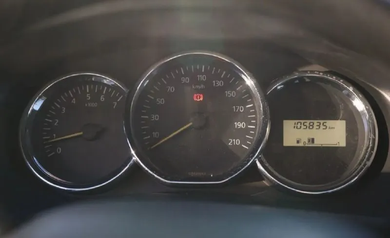 Продам renault logan 2019 год 106.000 км пробег 1.6 мотор цена: 600.000 рублей комплектация access пробег родной, в дтп не участвовала, были небольшие царапины, в такси не была. +79493135375 (тг на этот же номер) - фотография - 5