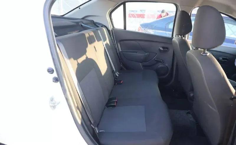 Продам renault logan 2019 год 106.000 км пробег 1.6 мотор цена: 600.000 рублей комплектация access пробег родной, в дтп не участвовала, были небольшие царапины, в такси не была. +79493135375 (тг на этот же номер) - фотография - 6