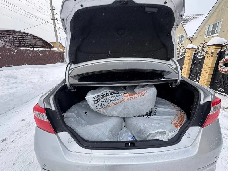 Продам tayota camry 2012 года выпуска пробег 160 000 км цвет серебристый металлик отличная машина не... - фотография