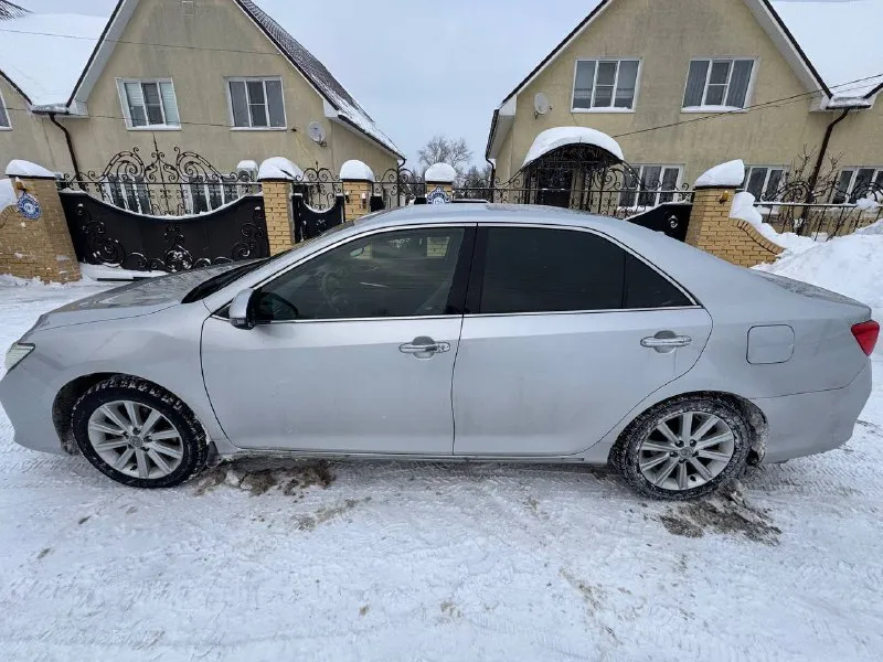 Продам tayota camry 2012 года выпуска пробег 160 000 км цвет серебристый металлик отличная машина не требующая вложения, идеальный кожаный салон ! комфорт на достойном уровне, автомобиль никогда не подведет, настоящий эталон знающий свое дело ) торг уместен у капота 1 600 000 рублей по все вопросам обращайтесь по телефону +79497058056 📲 tg: @karinausbekova 📞 звоните: +7(949)7058056 - фотография - 2
