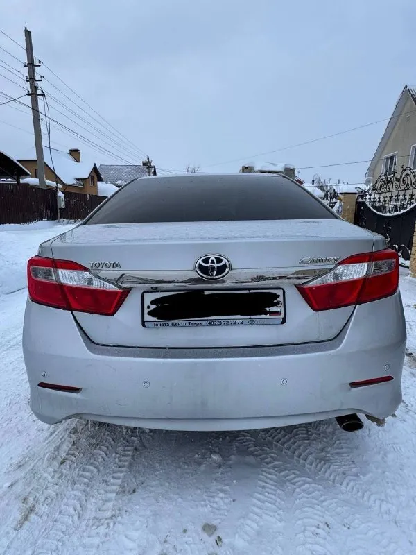 Продам tayota camry 2012 года выпуска пробег 160 000 км цвет серебристый металлик отличная машина не требующая вложения, идеальный кожаный салон ! комфорт на достойном уровне, автомобиль никогда не подведет, настоящий эталон знающий свое дело ) торг уместен у капота 1 600 000 рублей по все вопросам обращайтесь по телефону +79497058056 📲 tg: @karinausbekova 📞 звоните: +7(949)7058056 - фотография - 3