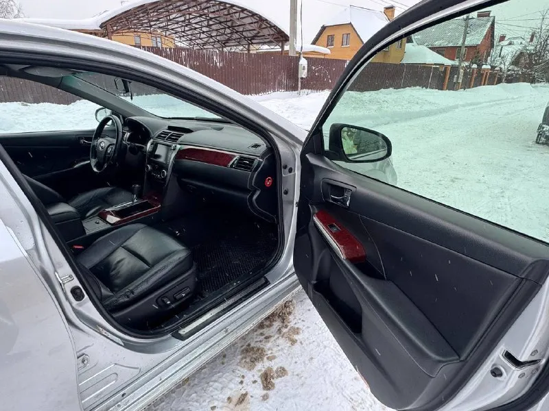 Продам tayota camry 2012 года выпуска пробег 160 000 км цвет серебристый металлик отличная машина не требующая вложения, идеальный кожаный салон ! комфорт на достойном уровне, автомобиль никогда не подведет, настоящий эталон знающий свое дело ) торг уместен у капота 1 600 000 рублей по все вопросам обращайтесь по телефону +79497058056 📲 tg: @karinausbekova 📞 звоните: +7(949)7058056 - фотография - 6