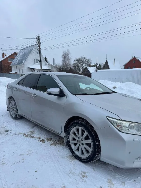 Продам tayota camry 2012 года выпуска пробег 160 000 км цвет серебристый металлик отличная машина не требующая вложения, идеальный кожаный салон ! комфорт на достойном уровне, автомобиль никогда не подведет, настоящий эталон знающий свое дело ) торг уместен у капота 1 600 000 рублей по все вопросам обращайтесь по телефону +79497058056 📲 tg: @karinausbekova 📞 звоните: +7(949)7058056 - фотография - 8